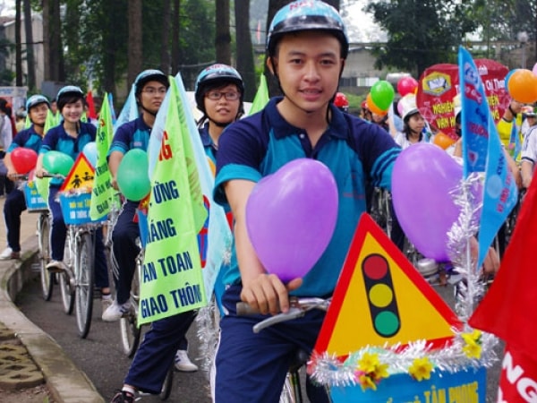 Xây dựng môi trường văn hoá để phát triển văn hoá và con người, phát triển bền vững đất nước
