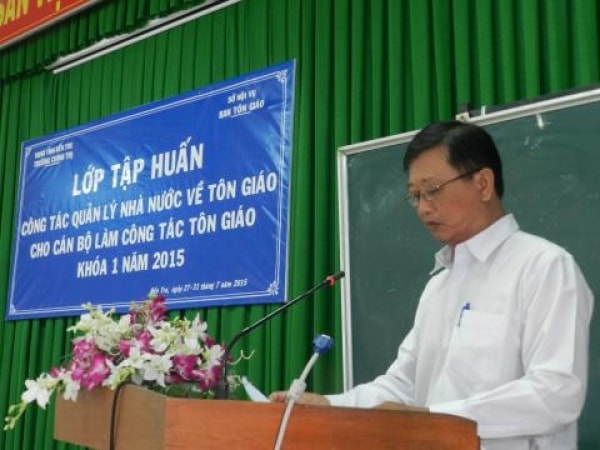 Một số giải pháp nâng cao năng lực của đội ngũ cán bộ làm công tác tôn giáo ở miền Trung