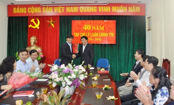 Công bố Quyết định bổ nhiệm lại Tổng Biên tập Tạp chí Lý luận chính trị