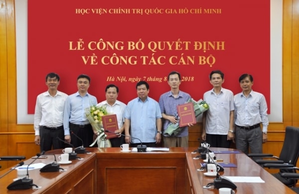Công bố quyết định bổ nhiệm Phó Tổng biên tập Tạp chí Lý luận chính trị