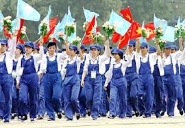 Đấu tranh chống lại quan điểm bác bỏ, phủ nhận sứ mệnh lịch sử của giai câp công nhân và bản chất giai cấp công nhân của Đảng Cộng sản
