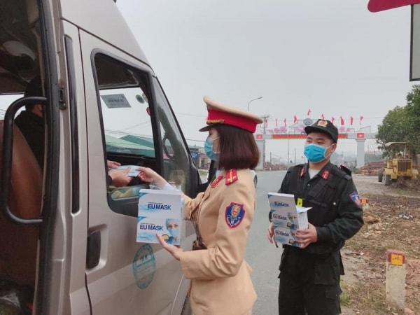 Vận dụng mối quan hệ biện chứng giữa ý thức tự giác của người dân và vai trò quản lý của Nhà nước trong thực tiễn xây dựng đất nước