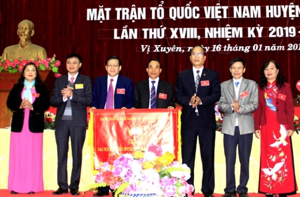 Đổi mới tổ chức bộ máy cơ quan Mặt trận Tổ quốc và các đoàn thể chính trị - xã hội cấp huyện