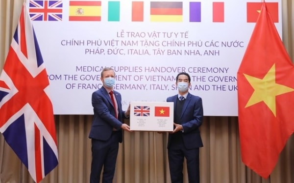 Hợp tác và xung đột quốc tế trong cuộc chiến chống đại dịch COVID-19