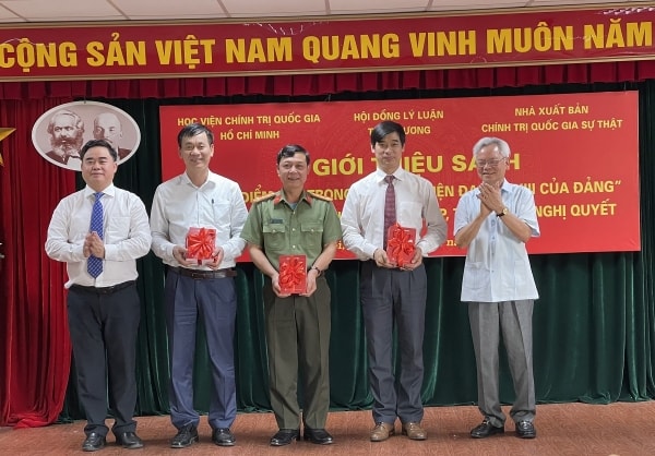 Lễ giới thiệu sách “Những điểm mới trong các Văn kiện Đại hội XIII của Đảng” và một số tài liệu phục vụ học tập, triển khai Nghị quyết