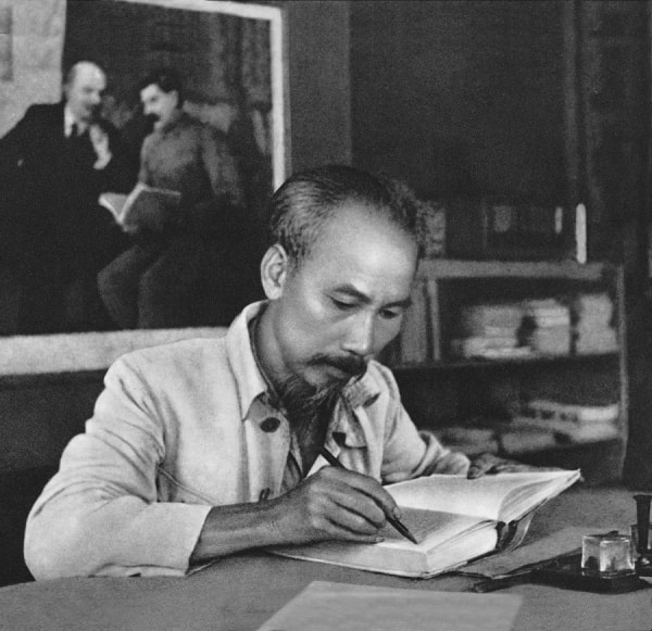 Đúc kết giá trị tư tưởng, đạo đức, phong cách Hồ Chí Minh và vận dụng trong tình hình hiện nay