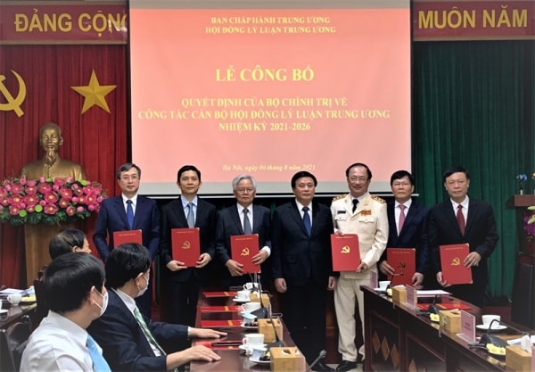 Lễ công bố quyết định về công tác cán bộ của Hội đồng Lý luận Trung ương nhiệm kỳ 2021-2026