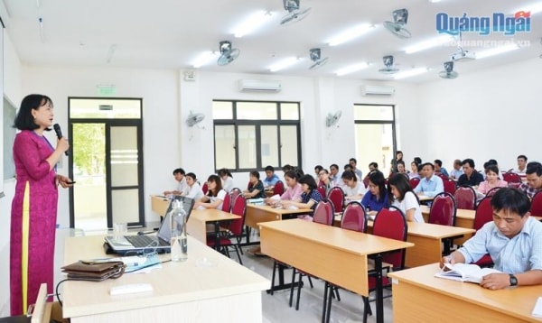 Vận dụng những điểm mới về phát huy dân chủ xã hội chủ nghĩa trong Văn kiện Đại hội XIII vào nghiên cứu, giảng dạy lý luận chính trị