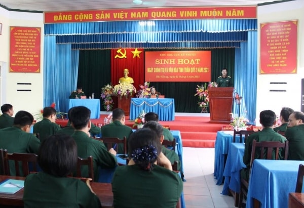 Giải pháp nâng cao văn hóa chính trị cho cán bộ chính trị ở đơn vị cơ sở trong quân đội