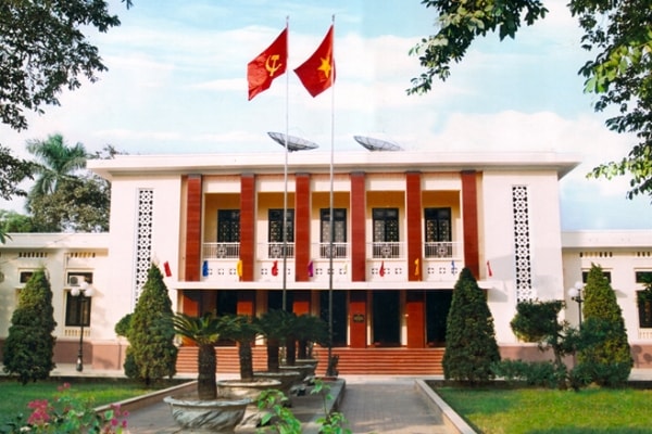 Phát huy vai trò của đội ngũ giảng viên trong bảo vệ nền tảng tư tưởng của Đảng, đấu tranh phản bác các quan điểm sai trái, thù địch