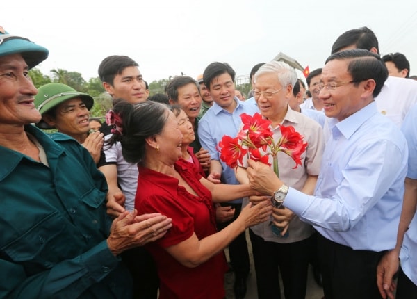 Phát huy vai trò của nhân dân trong xây dựng, chỉnh đốn Đảng 