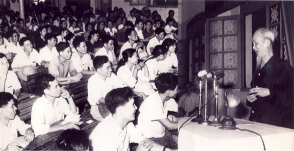 Vận dụng tư tưởng Hồ Chí Minh trong công tác đào tạo, bồi dưỡng cán bộ hiện nay