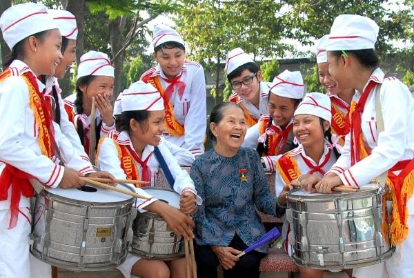 Tư tưởng Hồ Chí Minh về xây dựng con người Việt Nam phát triển toàn diện và sự vận dụng của Đảng ta trong thời kỳ đổi mới 