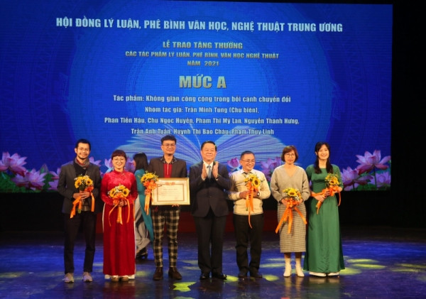 Phát triển đội ngũ nghiên cứu lý luận, phê bình văn học, nghệ thuật trong bối cảnh hiện nay