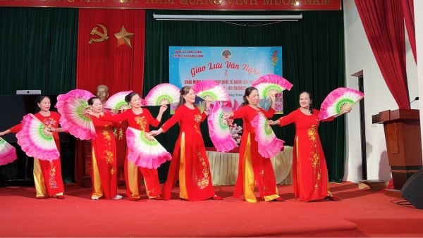 Significance of the lessons: “The people are the root” and “The people are the center” in arousing and realizing the “aspiration to develop a prosperous and happy country”