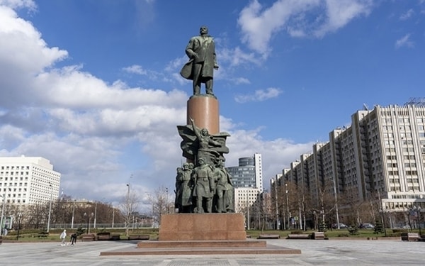 Perseverance in the path of the October Revolution, constant creativity in reform and innovation to implement socialist goals