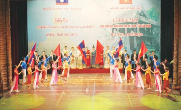The special Vietnam - Laos relationship in the renewal period