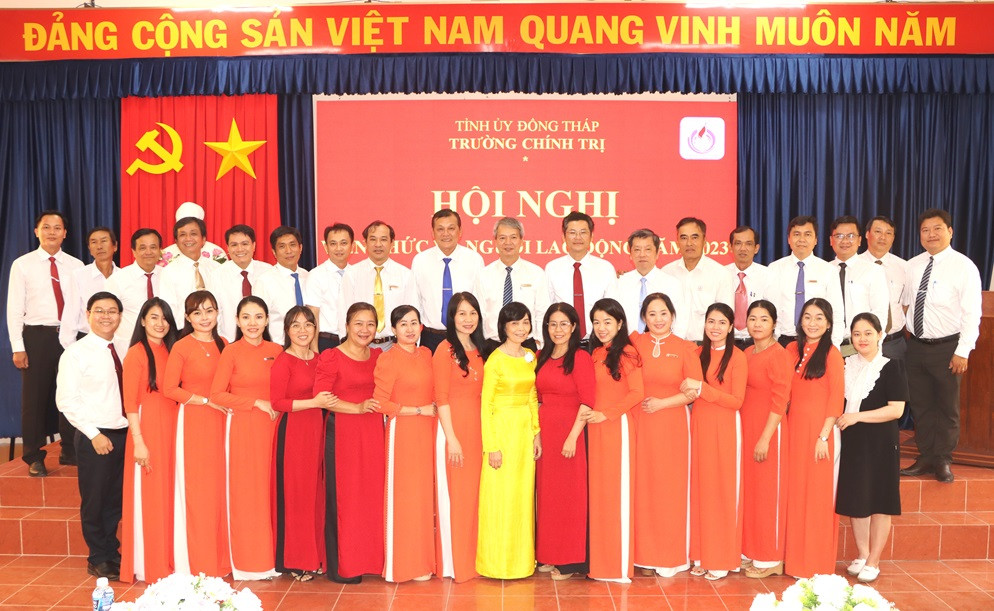 Trường Chính trị