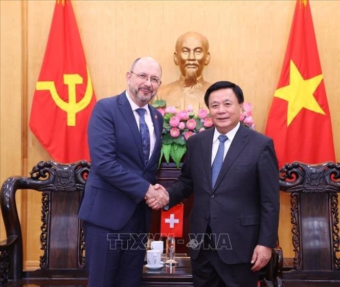 Comrade Nguyen Xuan Thang – Member of the Politburo, President of the Academy, Chairman of the Central Theoretical Council welcomed and worked with the Swiss Ambassador Extraordinary and Plenipotentiary in Vietnam