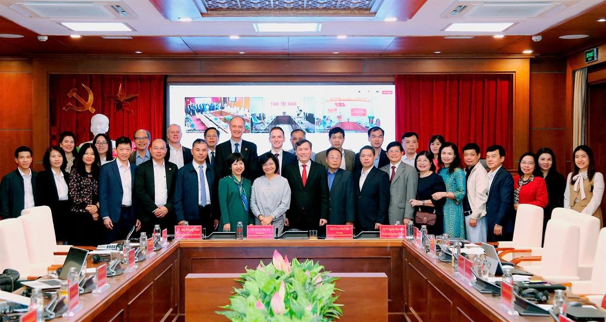 Hội nghị tư vấn chính sách “Thúc đẩy chuyển đổi số trong lĩnh vực y tế tại Việt Nam: Nghiên cứu trường hợp triển khai hồ sơ sức khỏe điện tử tại Lạng Sơn, Bình Thuận và Tây Ninh”