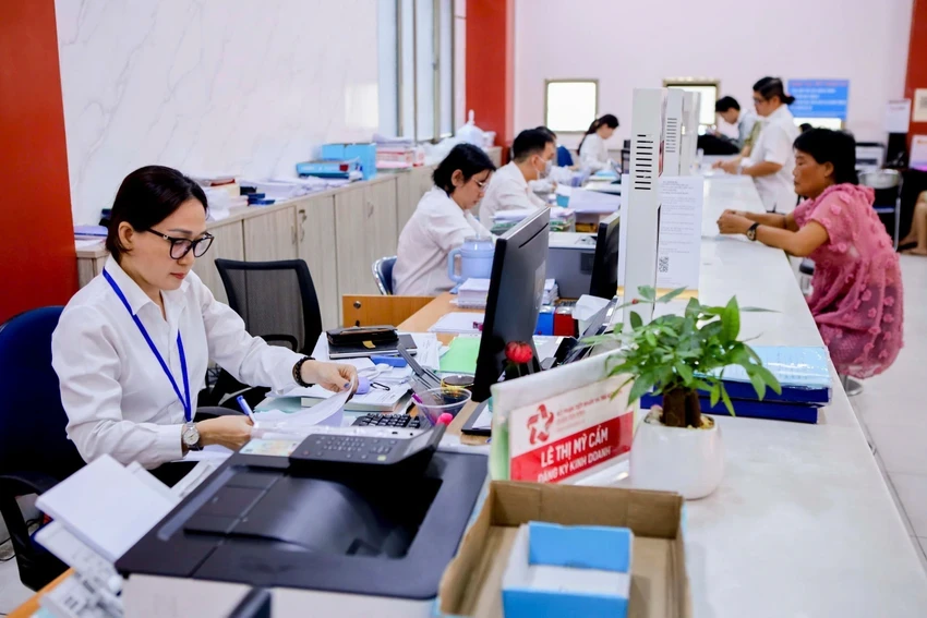 TP Hồ Chí Minh dự kiến chi gần 17.000 tỷ đồng hỗ trợ cán bộ, công chức bị tinh giản - Ảnh 1.