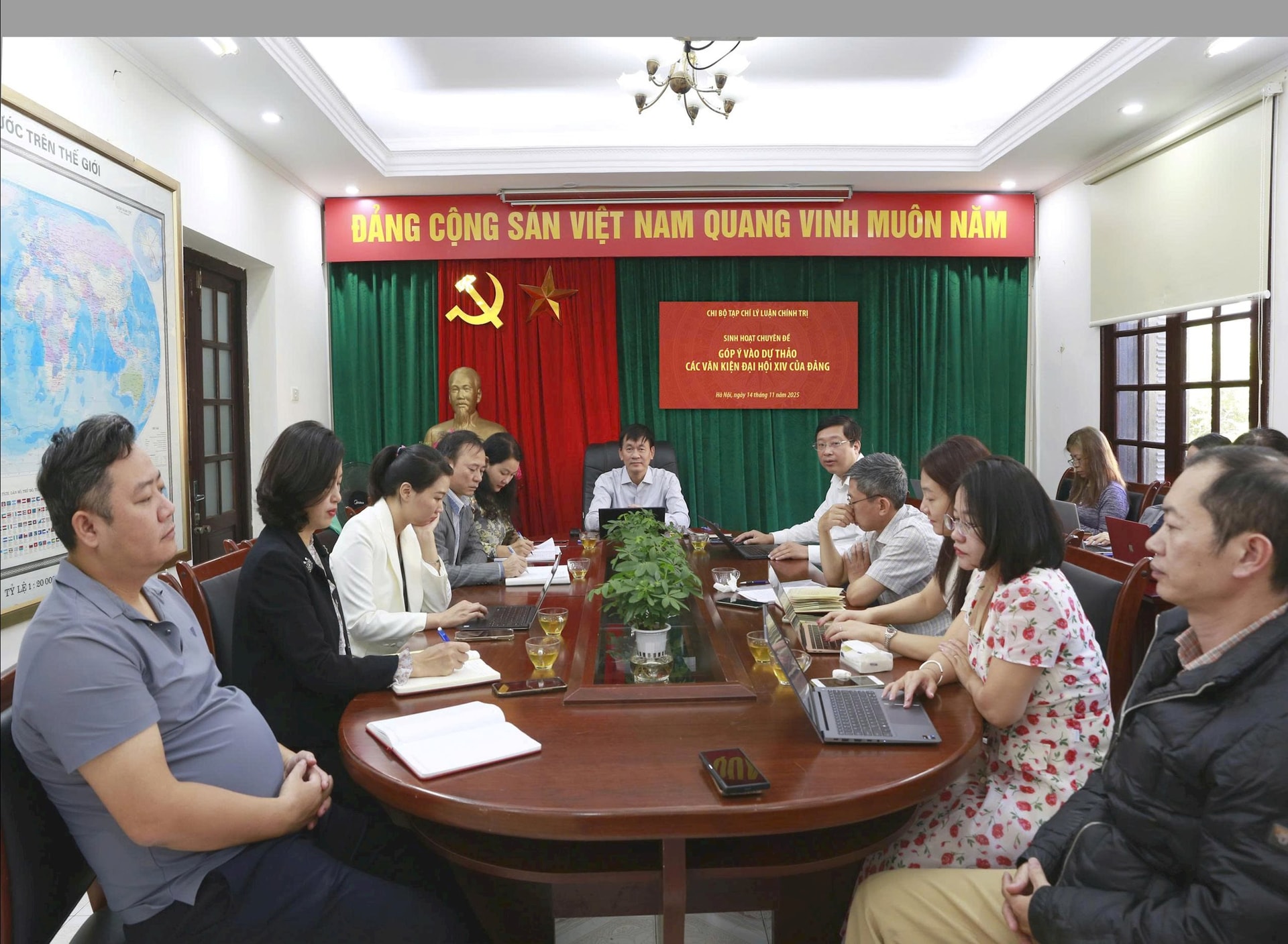 Tạp chí Lý luận chính trị tổ chức góp ý dự thảo các Văn kiện trình Đại hội XIV của Đảng