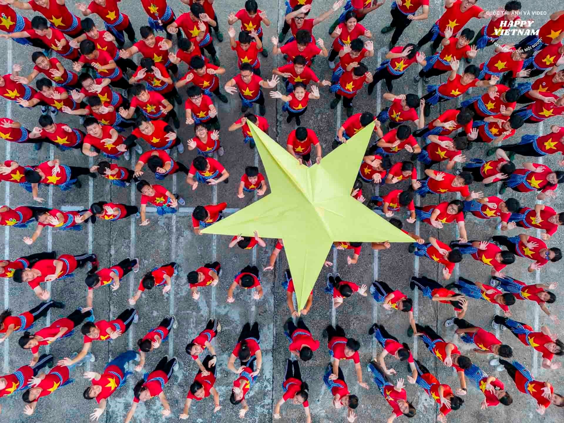 The Party’s process of creatively applying and developing Ho Chi Minh’s thought on combining national strength with the strength of the times during the renovation period