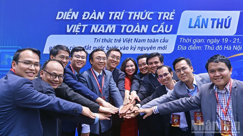 Quá trình hoàn thiện quan điểm, chủ trương của Đảng về xây dựng đội ngũ trí thức trong thời kỳ đổi mới