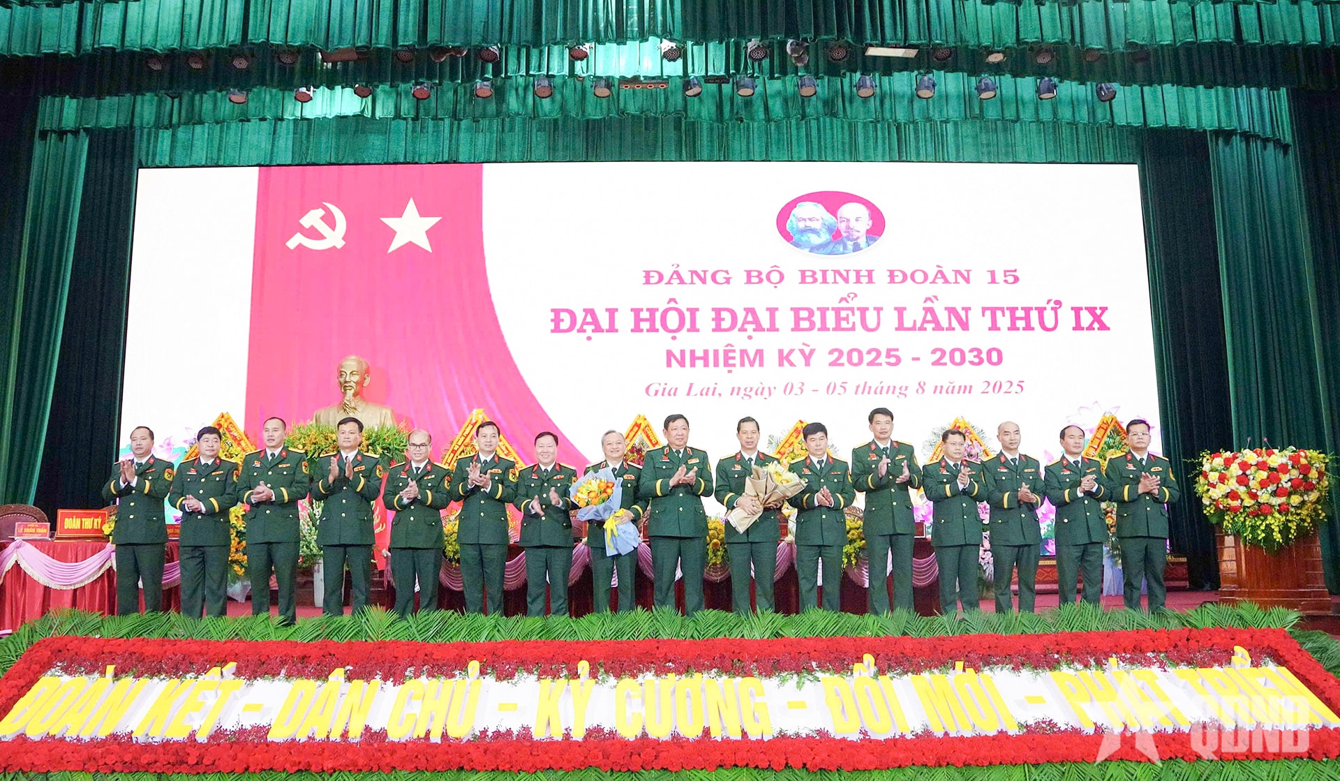 Tư tưởng Hồ Chí Minh về phát triển đảng viên và sự vận dụng vào Đảng bộ Binh đoàn 15