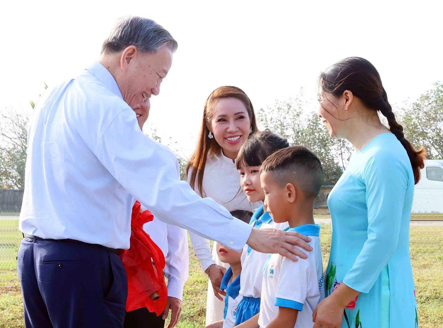 Từ tư tưởng Hồ Chí Minh đến quan điểm Đại hội XIV của Đảng về hạnh phúc của nhân dân