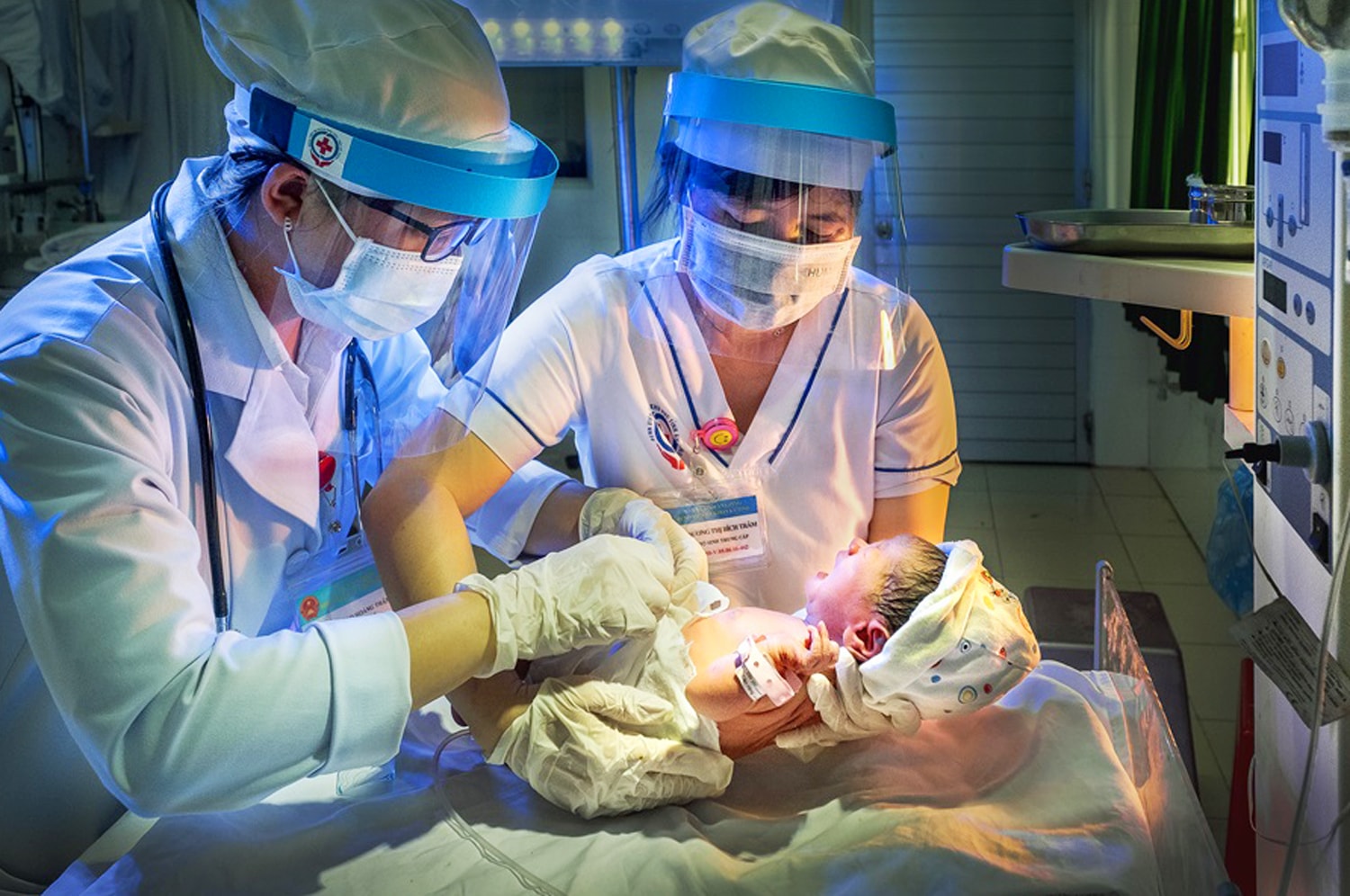 Vận dụng tư tưởng Hồ Chí Minh trong bảo vệ, chăm sóc và nâng cao sức khỏe nhân dân