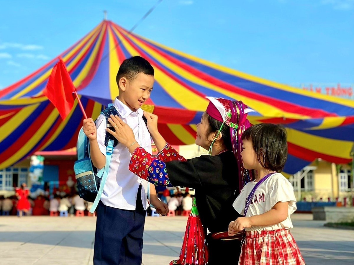 Xây dựng tiêu chí con người Việt Nam đáp ứng yêu cầu phát triển đất nước trong kỷ nguyên mới