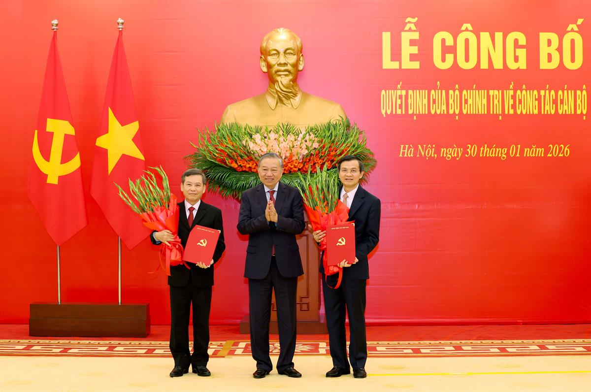 Tổng Bí thư Tô Lâm trao Quyết định của Bộ Chính trị phân công, bổ nhiệm cán bộ