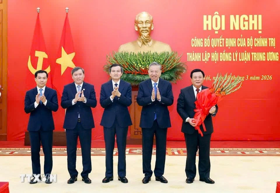 [Video] Công bố Quyết định của Bộ Chính trị thành lập Hội đồng Lý luận Trung ương nhiệm kỳ mới