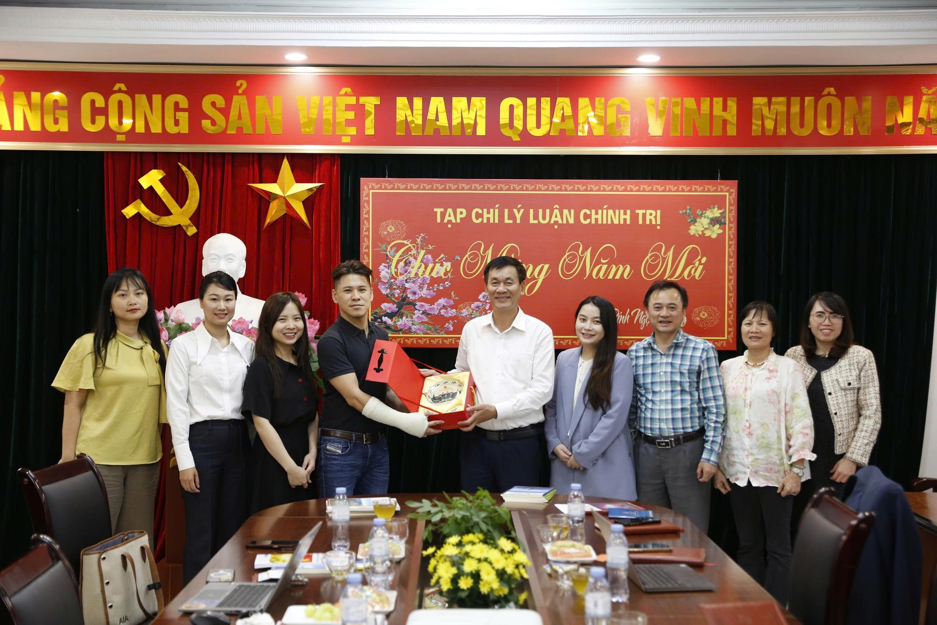 Tạp chí Lý luận chính trị làm việc với đại diện Nhà xuất bản Elsevier và iGroup Việt Nam