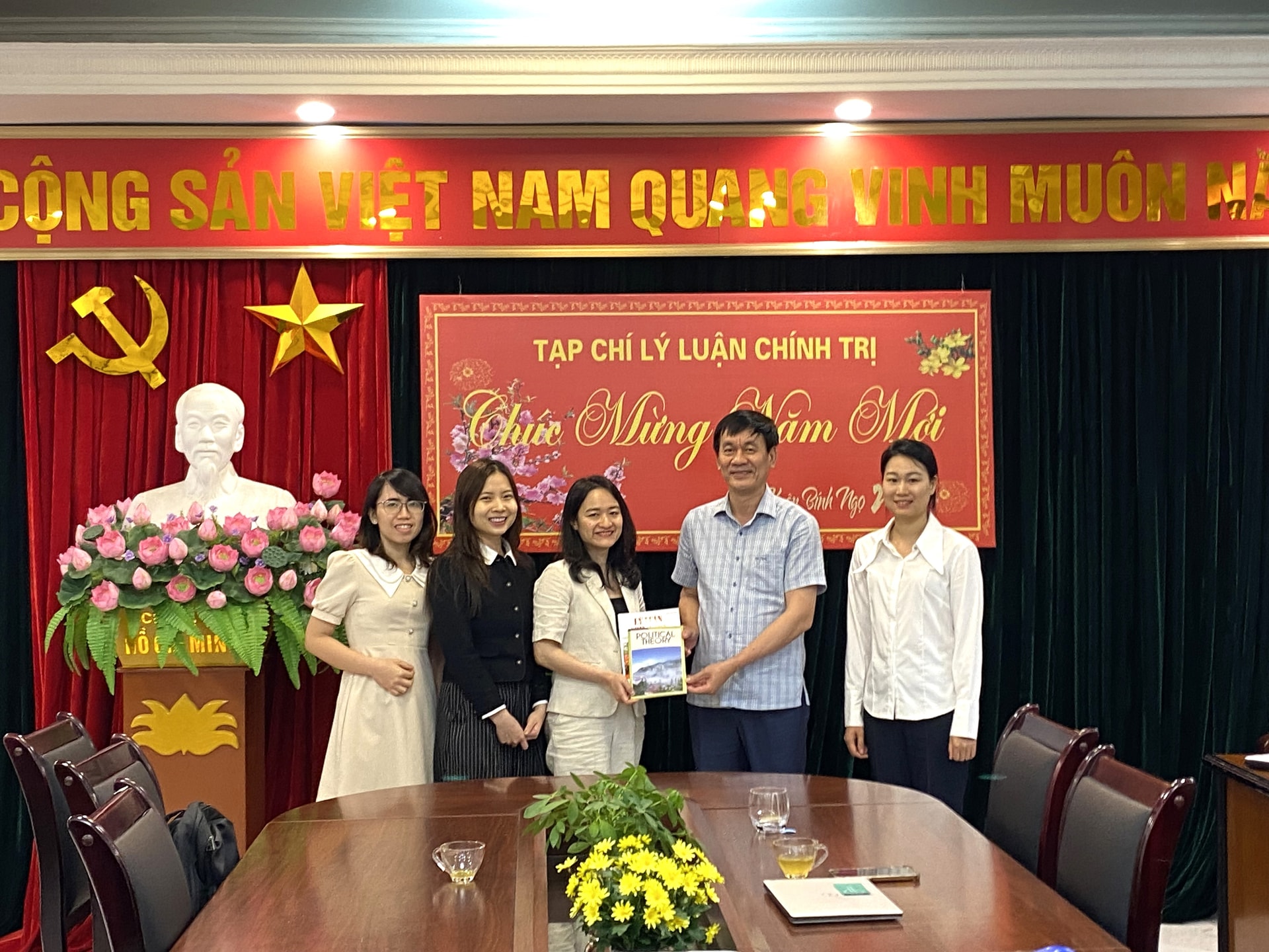 Tạp chí Lý luận chính trị làm việc với đại diện Nhà xuất bản Emerald và iGroup Việt Nam