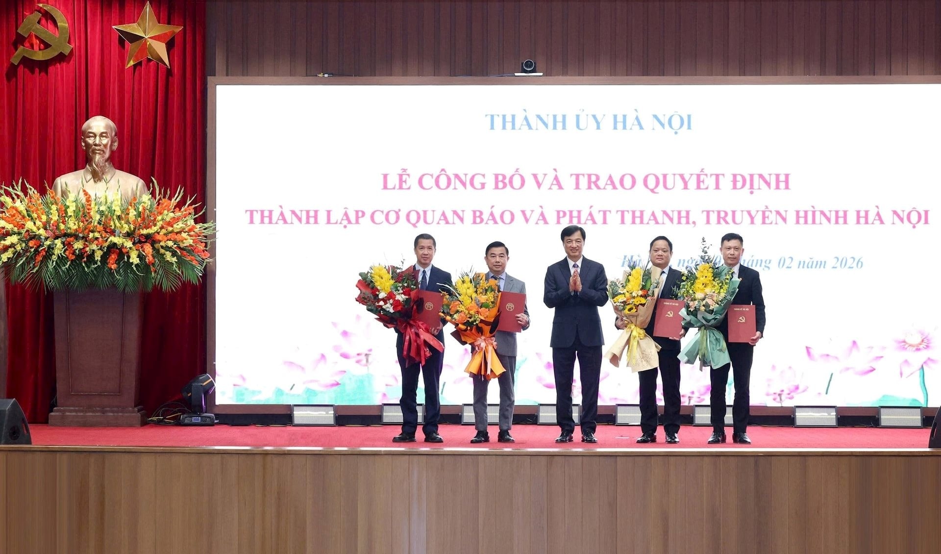 Merging local Party newspapers with local radio and television stations: The correct policy of the Party in rearranging press agencies