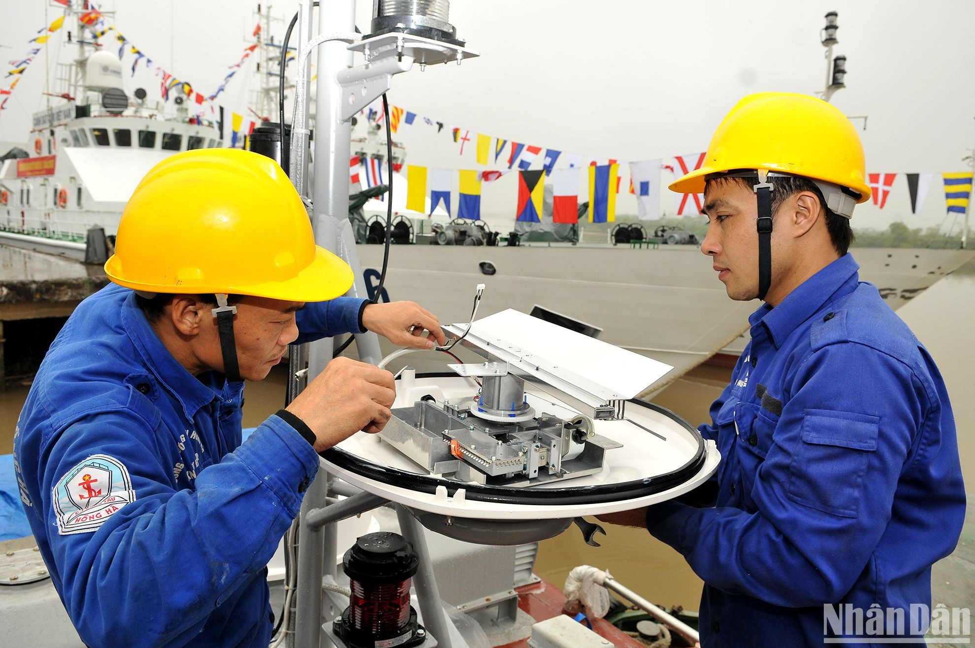 Xây dựng đội ngũ công nhân trí thức Việt Nam trong bối cảnh phát triển nền kinh tế số