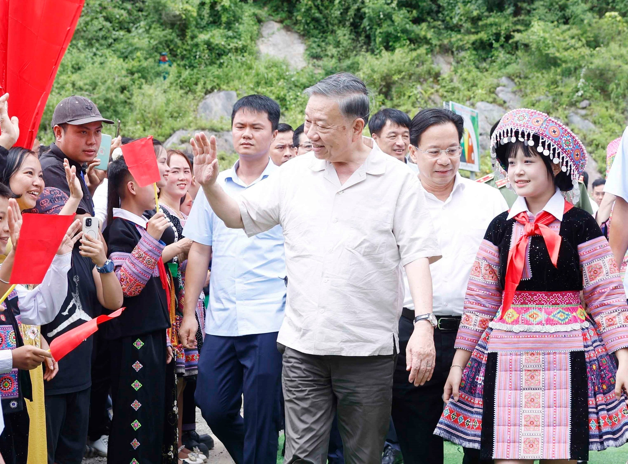 Quan điểm nâng cao đời sống, đem lại hạnh phúc cho nhân dân trong di sản Hồ Chí Minh và sự vận dụng trong 40 năm đổi mới
