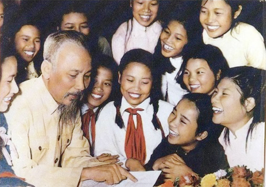 Tư tưởng Hồ Chí Minh về phát triển con người và giá trị vận dụng