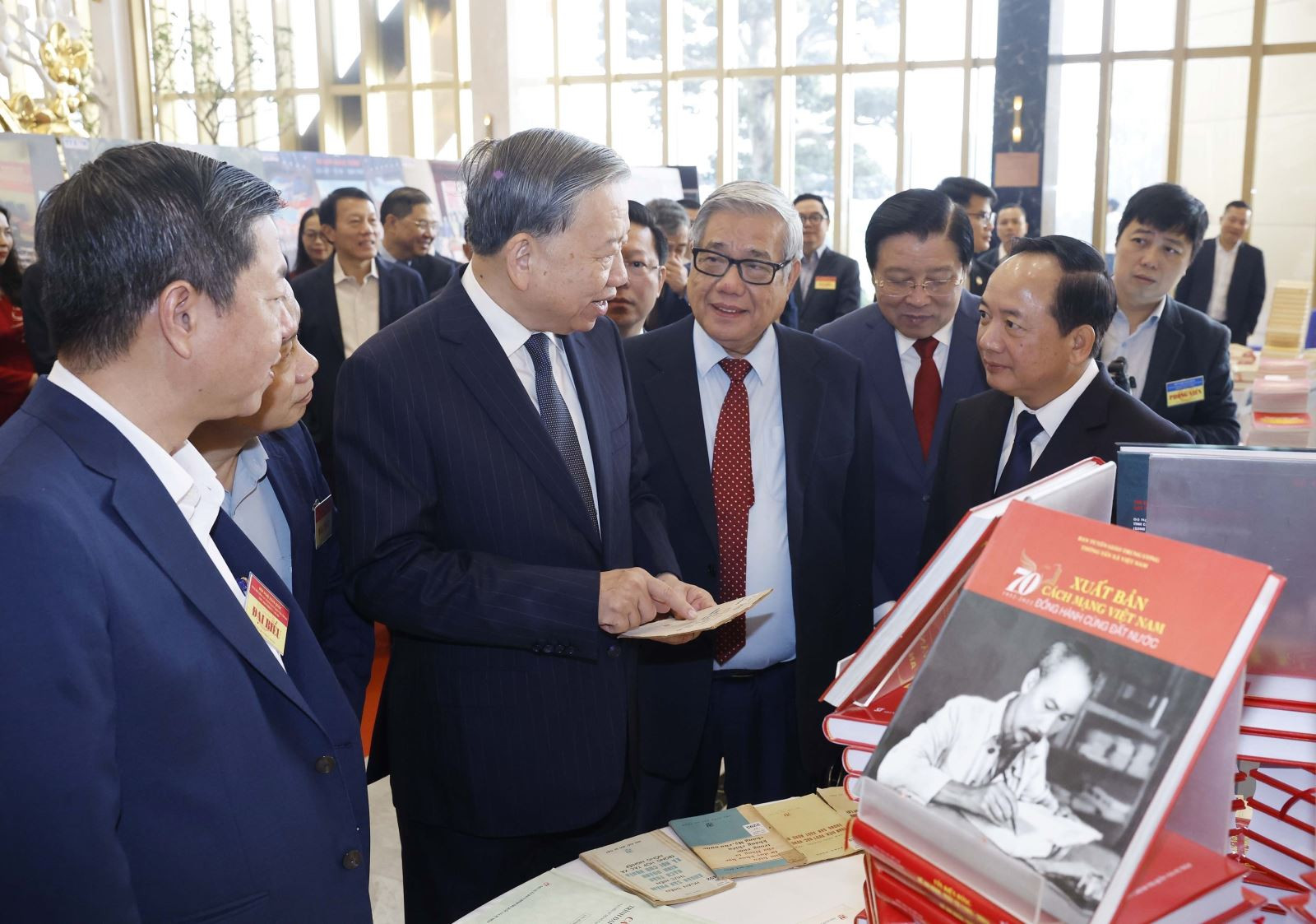 Công tác tư tưởng với củng cố đoàn kết, thống nhất trong Đảng và đồng thuận xã hội trong bối cảnh mới