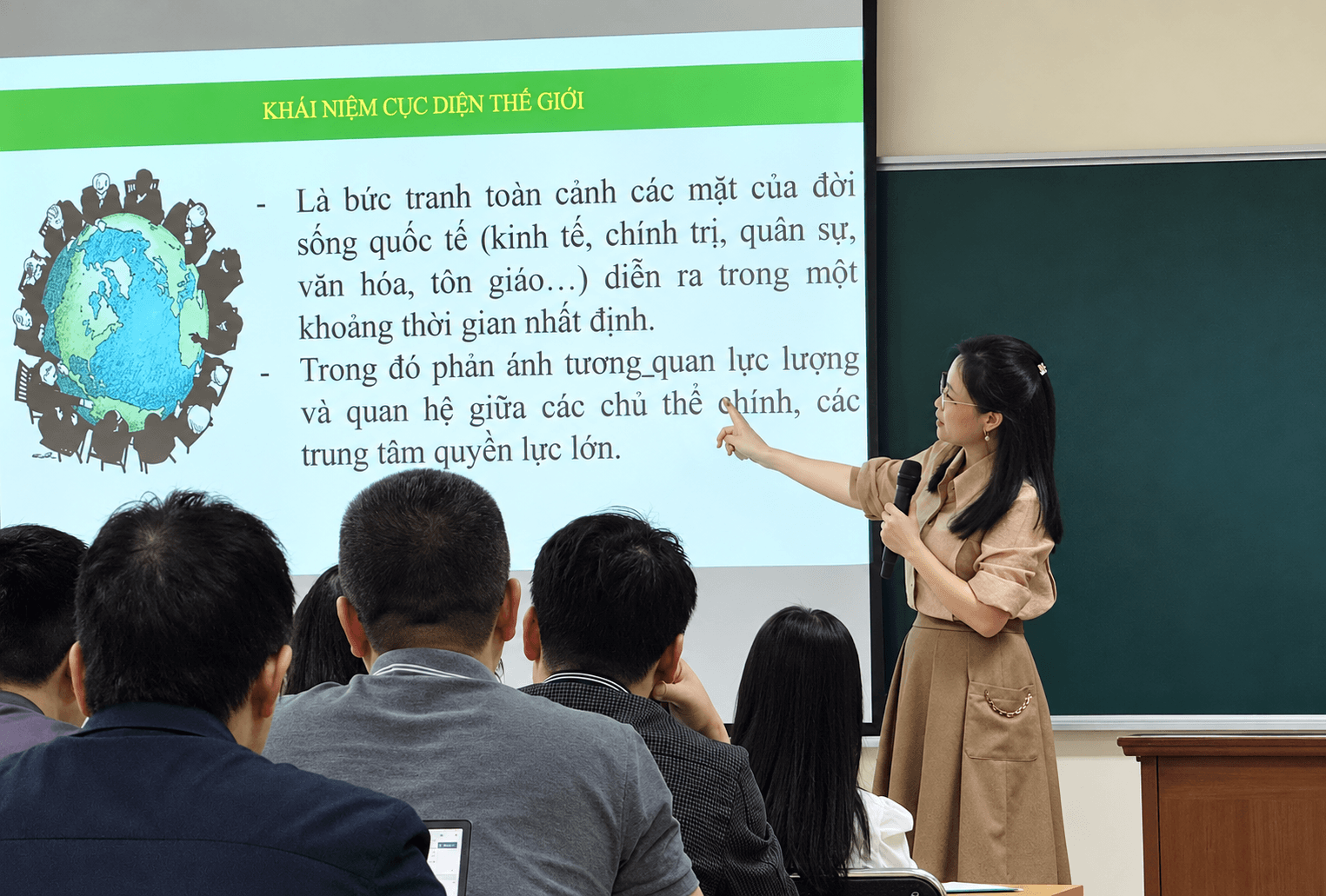 Từ triết lý đồng kiến tạo đến mô hình sư phạm môn quan hệ quốc tế trong chương trình Cao cấp lý luận chính trị