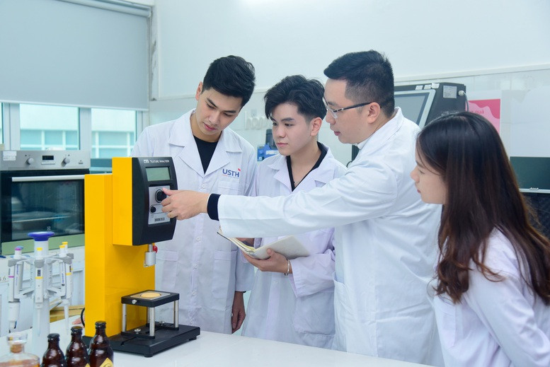 Quan điểm của Đại hội XIV về nguồn nhân lực phục vụ phát triển khoa học, công nghệ và chuyển đổi số