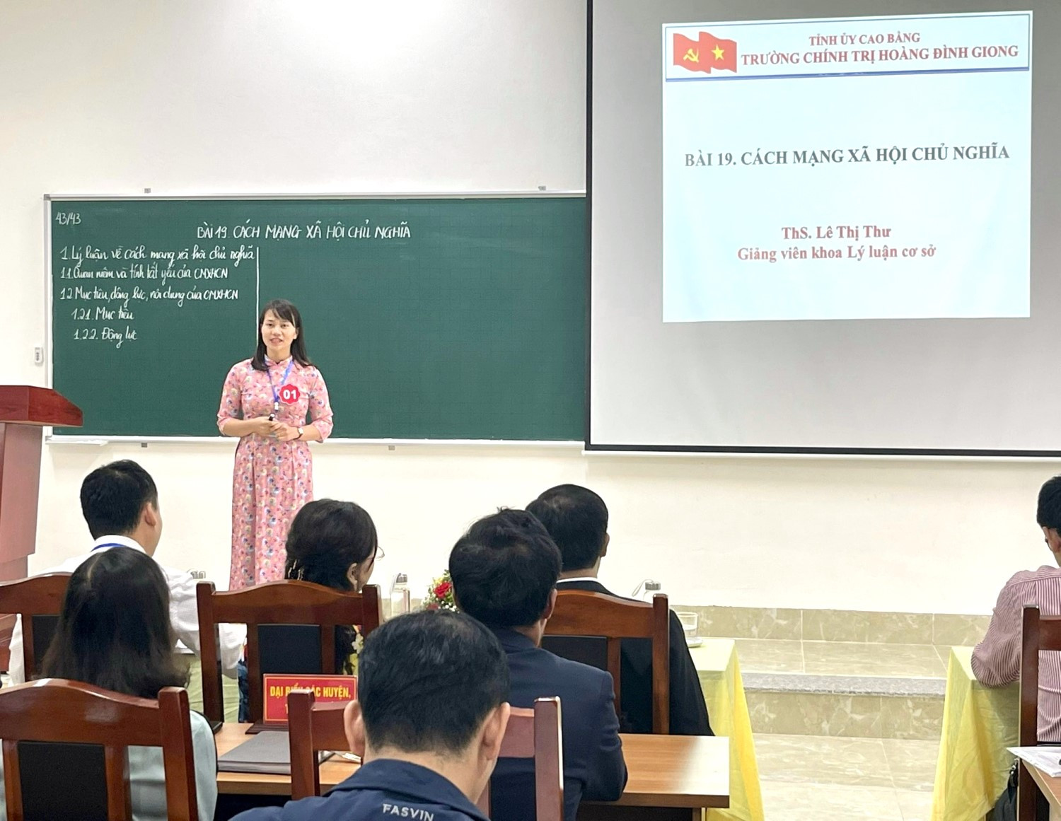 Quản trị phát triển đội ngũ cán bộ, giảng viên tại các cơ sở đào tạo, bồi dưỡng lý luận chính trị: Khung lý luận và mô hình đề xuất
