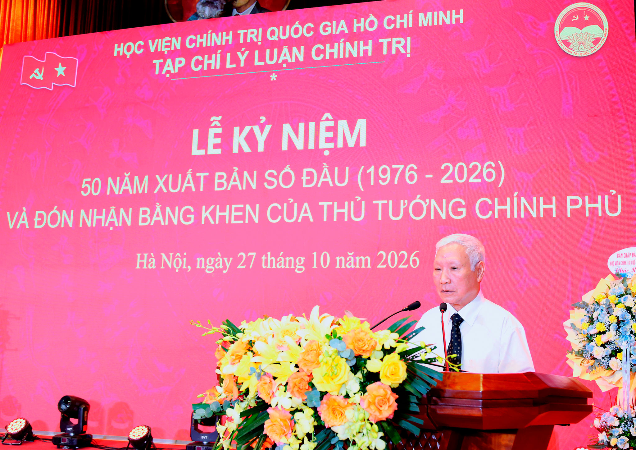 PGS, TS Trần Khắc Việt, nguyên Tổng Biên tập Tạp chí Lý luận chính trị đại diện các thế hệ lãnh đạo, cán bộ Tạp chí phát biểu tại buổi Lễ