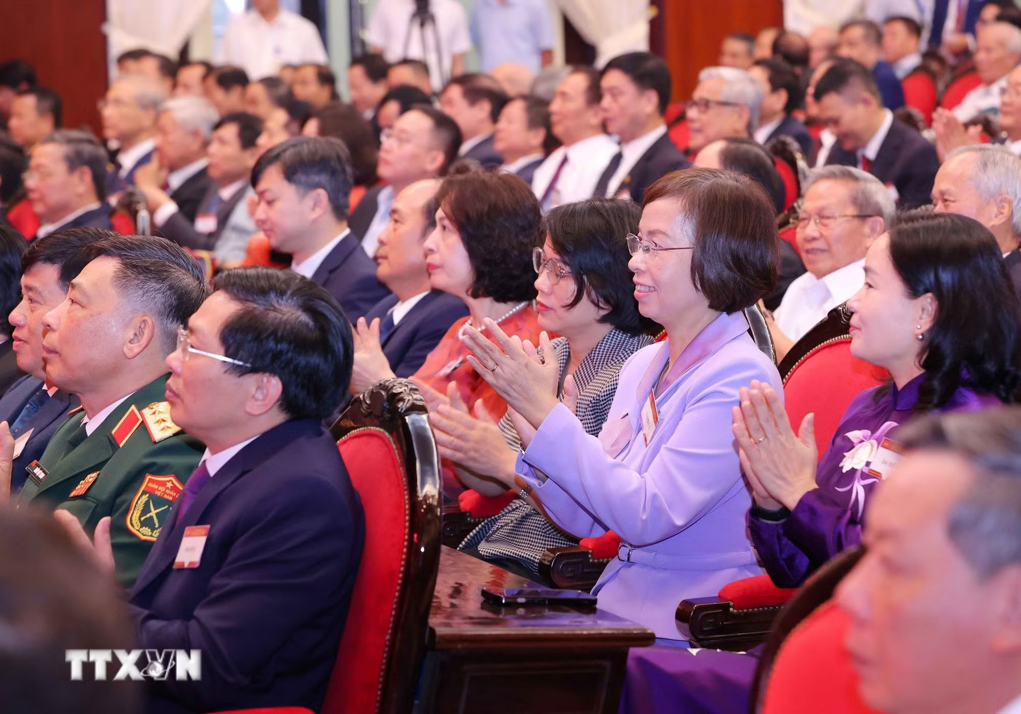 ttxvn_tong-bi-thu-chu-tich-nuoc-du-le-ky-niem-30-nam-ngay-thanh-lap-hoi-dong-ly-luan-trung-uong-mega-4.jpg